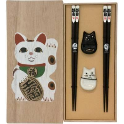 Pałeczki z podstawkami w drewnianym pudełku "Maneki Neko"